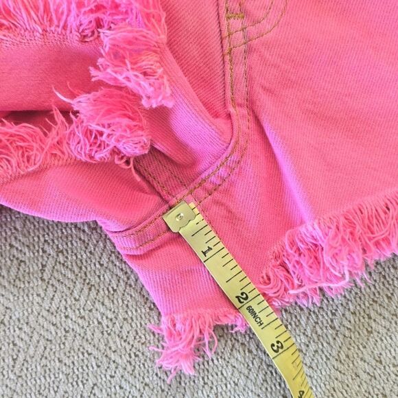 Levi's 550 Pink Distressed Frayed Hem Jean Shorts - Size 32 - Picture 12 of 14